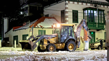 Se realizó un operativo de limpieza nocturno en Avenida Maipú