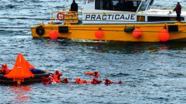 Prefectura: finalizó la capacitación en técnicas de supervivencia en el mar