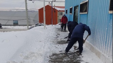 Colaboración a la provincia en limpieza de veredas escolares
