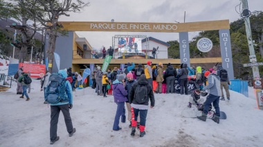Gran concurrencia de vecinos, vecinas y turistas en la tradicional Bajada de Antorchas