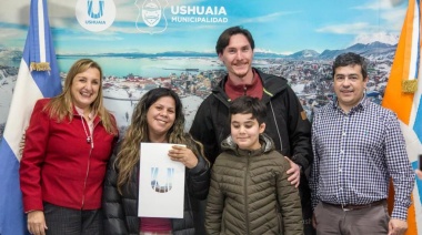 Se entregó títulos de propiedad de la tierra a  familias de la ciudad