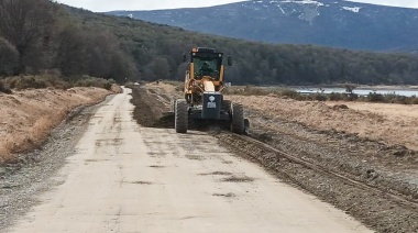 Vialidad Provincial trabaja en el mantenimiento del cruce de la ruta 30