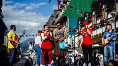 Niñas y niños entregaron la tradicional carta a Papá Noel