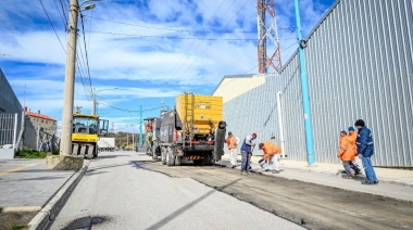 “Todo marzo y abril continuaremos con un intenso trabajo de bacheo en la trama vial”