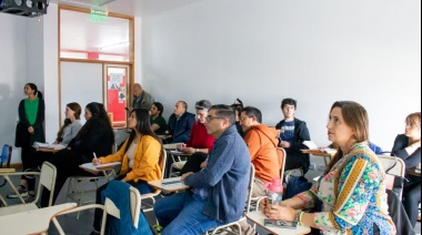 Docentes y no docentes de la UNTDF de Ushuaia recibieron capacitación en materia de consumos problemáticos