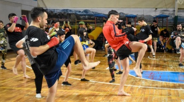 Tomás "Chacal" Aguirre  brindó un seminario de kickboxing a cancha llena