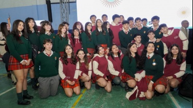 Estudiantes de 6° y 7° año del secundario de Tierra del Fuego realizaron la promesa a la Constitución Provincial