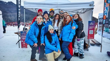 La Municipalidad de Ushuaia acompañó la tradicional bajada de antorchas en el Cerro Castor