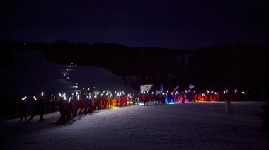 La Municipalidad de Ushuaia acompañó la tradicional bajada de antorchas en el Cerro Castor