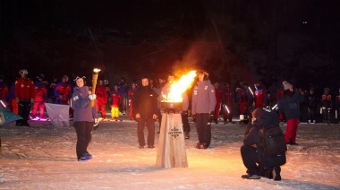 La Municipalidad de Ushuaia acompañó la tradicional bajada de antorchas en el Cerro Castor