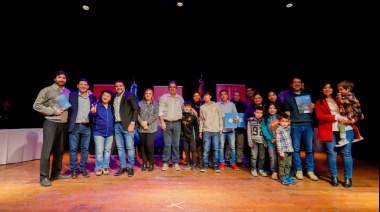 El intendente Vuoto encabezó el acto de entrega de tierras a personal jerárquico de la Municipalidad