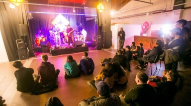 La Municipalidad de Ushuaia acompañó el show de Rodro en el Foyer de la Casa de la cultura