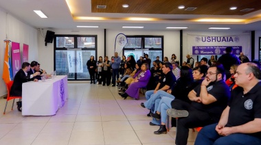 Vuoto entregó decretos de preadjudicación de terrenos a trabajadores y  trabajadoras del SOEM