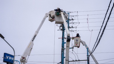 PERSONAL DE LA DPE REALIZA UN INTENSO TRABAJO PARA RESTABLECER EL SERVICIO DE ENERGÍA