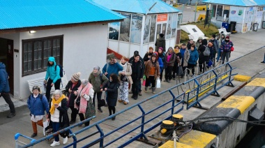 Adultos mayores disfrutaron de la navegación del Canal Beagle