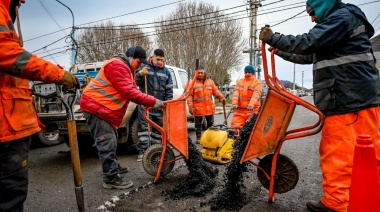 La Municipalidad de Ushuaia realiza tareas de bacheo en la ciudad