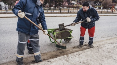 Se comenzó los trabajos de limpieza integral de cordones y veredas