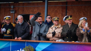 Multitudinario desfile de toda la comunidad en la celebración del 140° aniversario de Ushuaia