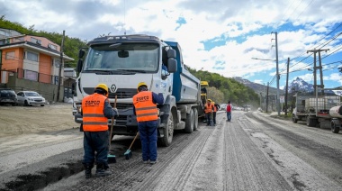Avanzan los trabajos de recuperación vial en Héroes de Malvinas y Alem