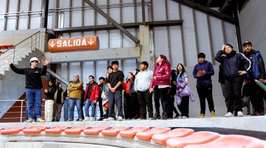Estudiantes de escuelas técnicas provinciales recorrieron la obra del microestadio