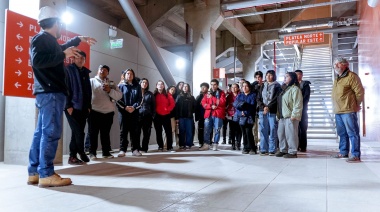 Estudiantes de escuelas técnicas provinciales recorrieron la obra del microestadio