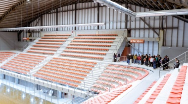 Estudiantes de escuelas técnicas provinciales recorrieron la obra del microestadio