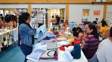 Numerosas familias visitaron la feria emprender “Mes de la mujer emprendedora”