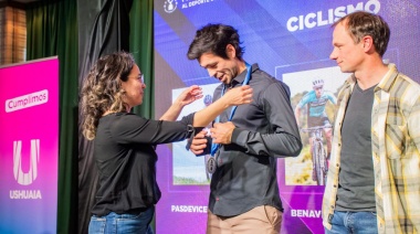 El intendente Vuoto encabezó la entrega de los Premios Olivia al Deporte de Ushuaia