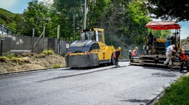 El intendente Vuoto recorrió la calle Del Michay donde se realizan tareas de repavimentación