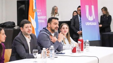 Se entregó 34 decretos de preadjudicación a familias de mujeres cooperativistas
