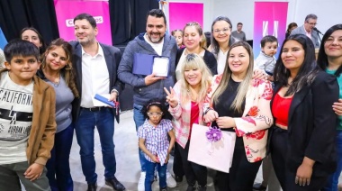 Se entregó 34 decretos de preadjudicación a familias de mujeres cooperativistas