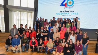 Nadadores argentinos y chilenos realizaron una travesía por el Canal Beagle
