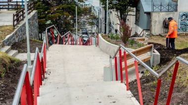 Avanzan los trabajos en las escaleras de la calle Belgrano