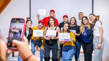 El municipio de Ushuaia entregó reconocimientos a mujeres que se capacitaron como soldadoras y carniceras