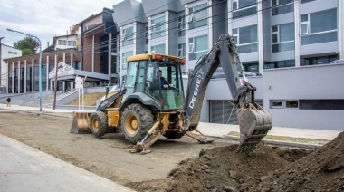 Realizan trabajos de suelo en un tramo de la calle Lugones para su repavimentación