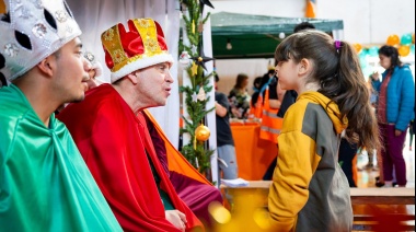 Chicos y chicas vivieron una tarde mágica con la llegada de los Reyes Magos