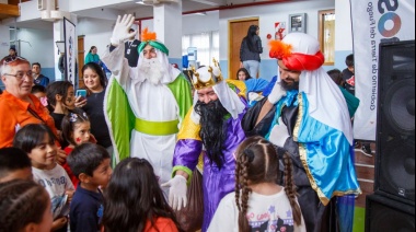 Chicos y chicas vivieron una tarde mágica con la llegada de los Reyes Magos