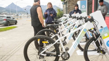 Se puso en marcha este sábado las tres primeras estaciones de bicicletas eléctricas