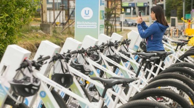Se puso en marcha este sábado las tres primeras estaciones de bicicletas eléctricas