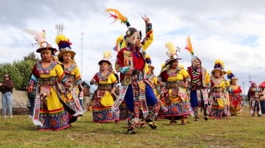 Tolhuin festejó el carnaval con comparsas y bandas en vivo