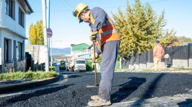 Comenzó la repavimentación en la calle Lapataia y continuarán en Congreso Nacional