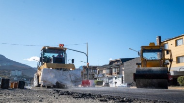 Personal del municipio de Ushuaia pavimentó un sector de la avenida Perito Moreno