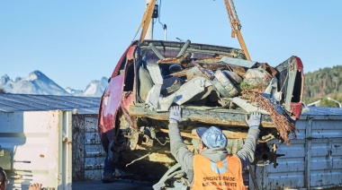 La Municipalidad de Ushuaia retiró chatarra y vehículos abandonados en la vía pública