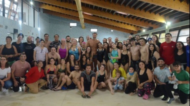 Meolans brindó una clínica de natación y destacó la infraestructura de Ushuaia