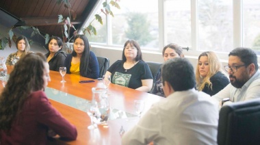 Se reconoció a mujeres que se capacitaron como fileteras y procesadoras de crustáceos