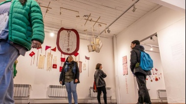 Se llevó adelante la inauguración de la exposición “Roja” en la Antigua Casa Beban