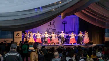 Vecinos y vecinas disfrutaron de la vigilia patriótica “Esperando el 25 de Mayo”