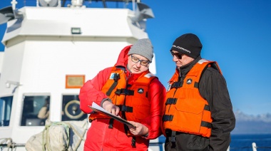 Realizan monitoreo para medir la contaminación con efluentes cloacales del Canal Beagle y la bahía de Ushuaia