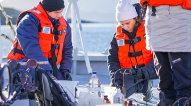 Realizan monitoreo para medir la contaminación con efluentes cloacales del Canal Beagle y la bahía de Ushuaia