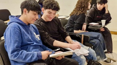 Jóvenes fueguinos participaron del taller “del papel a la lengua”,